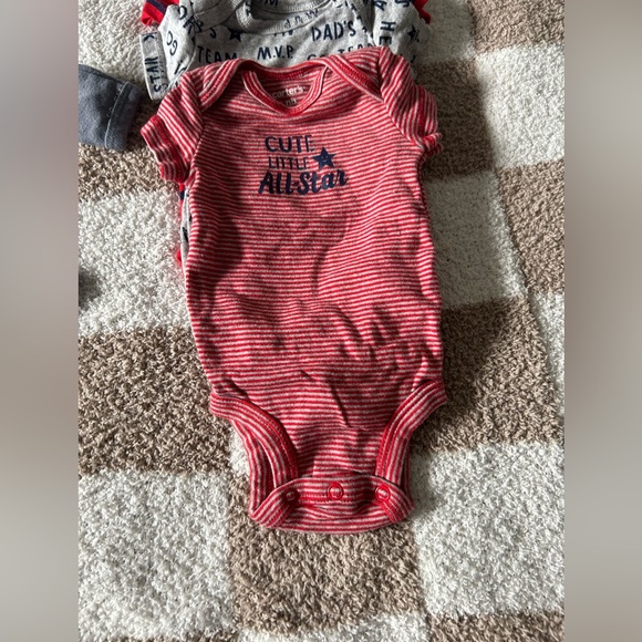 5 NB Bodysuits - Picture 5 of 8